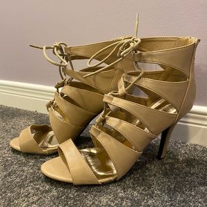 Nude lace-up stilleto shooties